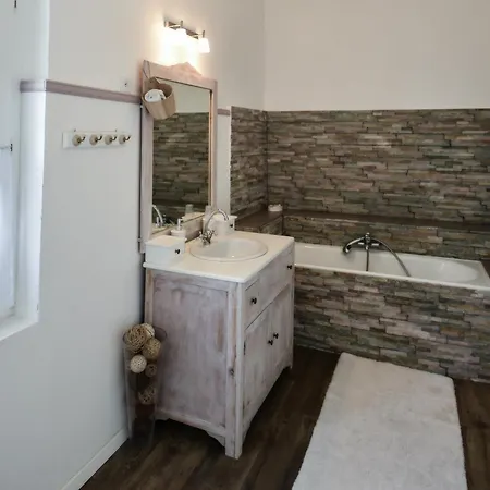 Le Petit Domaine De Bed & Breakfast
