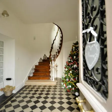 Le Petit Domaine De Bed & Breakfast 3*